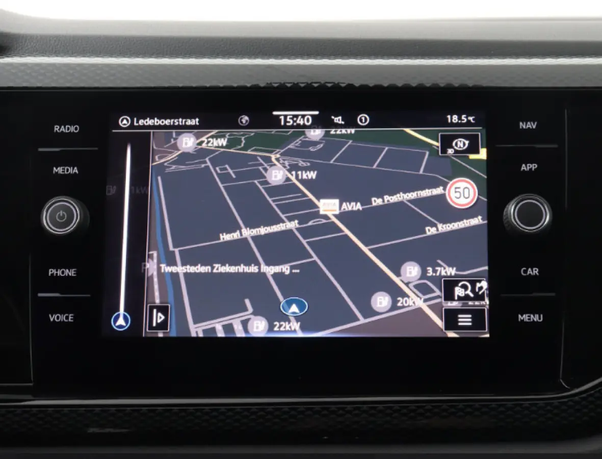 1.0 TSI Life Edition | Navigatie | Apple Carplay | Adaptieve cruise control | Climate control | Parkeersensoren achter | Achteruitrijcamera | LMV 15" inch | LED Verlichtingen |