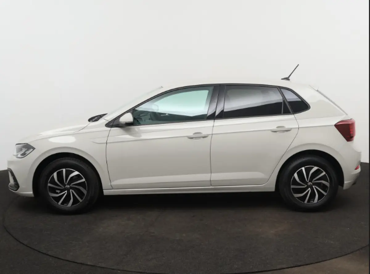 1.0 TSI Life Edition | Navigatie | Apple Carplay | Adaptieve cruise control | Climate control | Parkeersensoren achter | Achteruitrijcamera | LMV 15" inch | LED Verlichtingen |