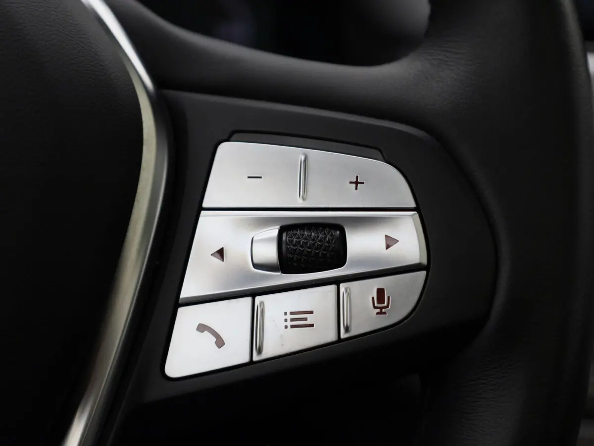 Executive 80 kWh | PANO-SCHUIFDAK | LEER | CAMERA | SPORTSTOELEN | STOELVERWARMING