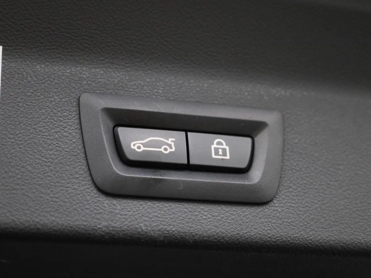 Executive 80 kWh | PANO-SCHUIFDAK | LEER | CAMERA | SPORTSTOELEN | STOELVERWARMING