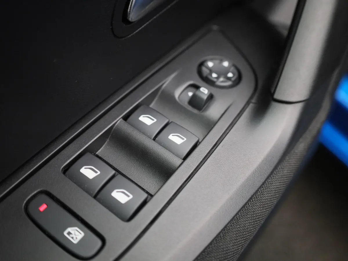 e-2008 Active | CAMERA | NAVIGATIE | KLIMAATREGELING | CRUISE CONTROL