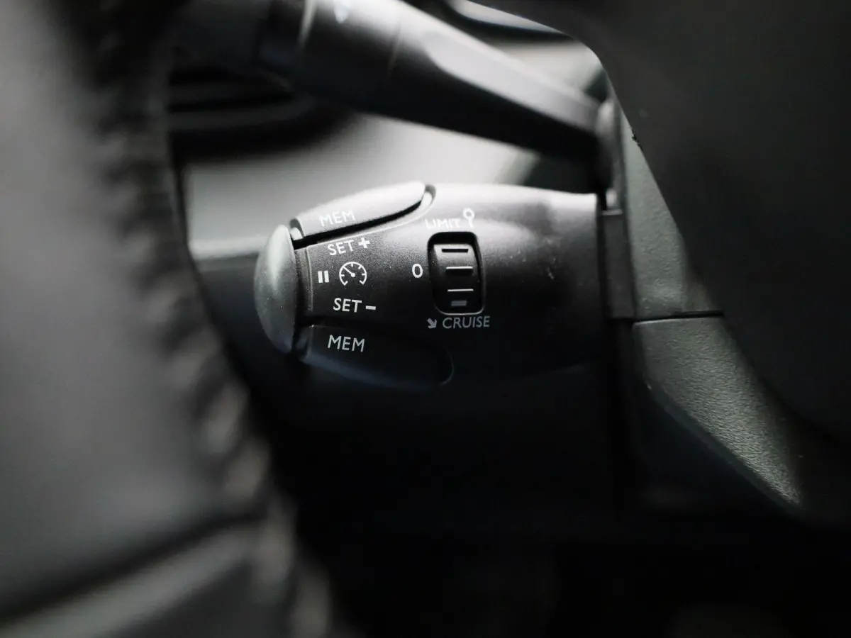 e-2008 Active | CAMERA | NAVIGATIE | KLIMAATREGELING | CRUISE CONTROL