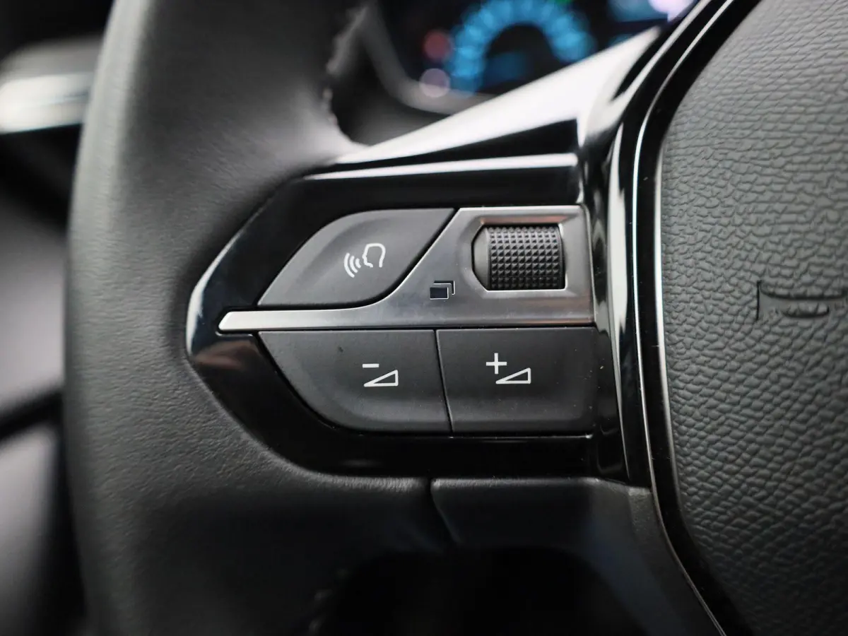 e-2008 Active | CAMERA | NAVIGATIE | KLIMAATREGELING | CRUISE CONTROL