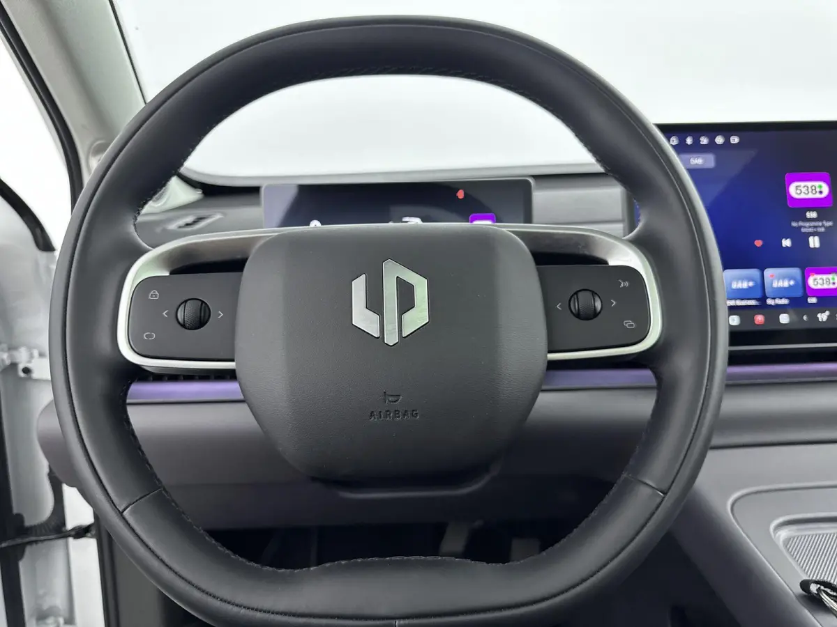 Design 69.9 kWh | All Season Banden | Stoel/Stuur Verwarming | Panoramadak | Navigatie|  Elektrische Achterklep