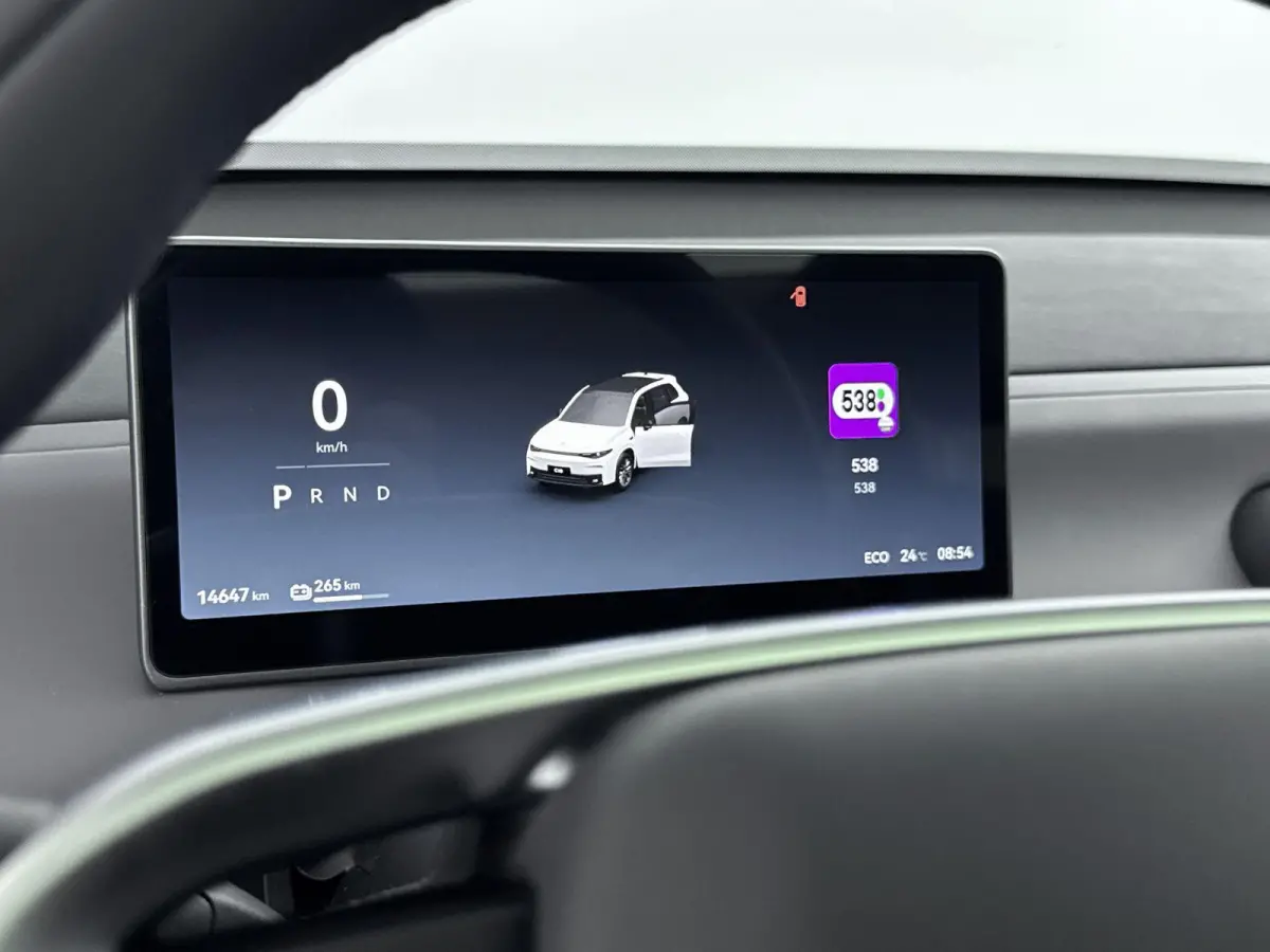 Design 69.9 kWh | All Season Banden | Stoel/Stuur Verwarming | Panoramadak | Navigatie|  Elektrische Achterklep