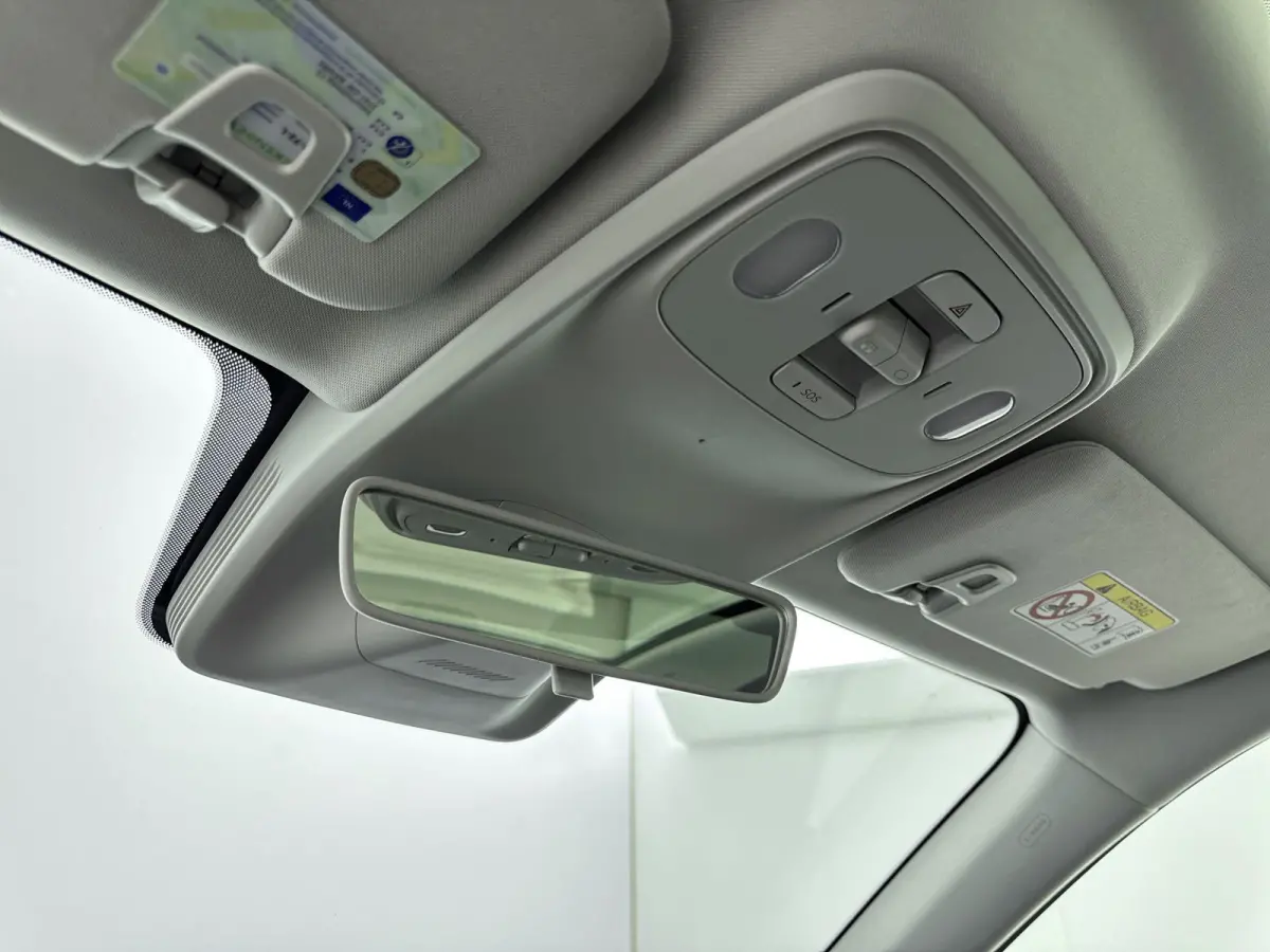 Design 69.9 kWh | All Season Banden | Stoel/Stuur Verwarming | Panoramadak | Navigatie|  Elektrische Achterklep