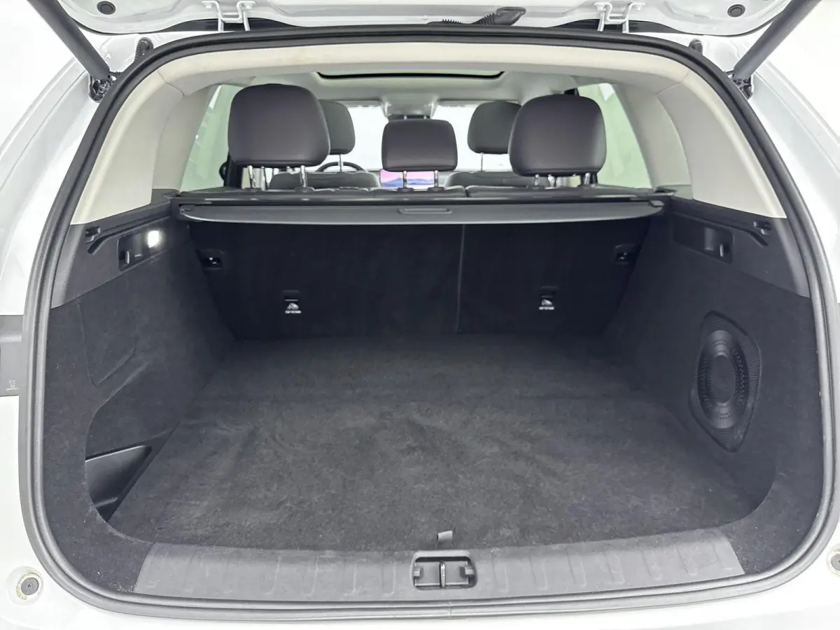 Design 69.9 kWh | All Season Banden | Stoel/Stuur Verwarming | Panoramadak | Navigatie|  Elektrische Achterklep