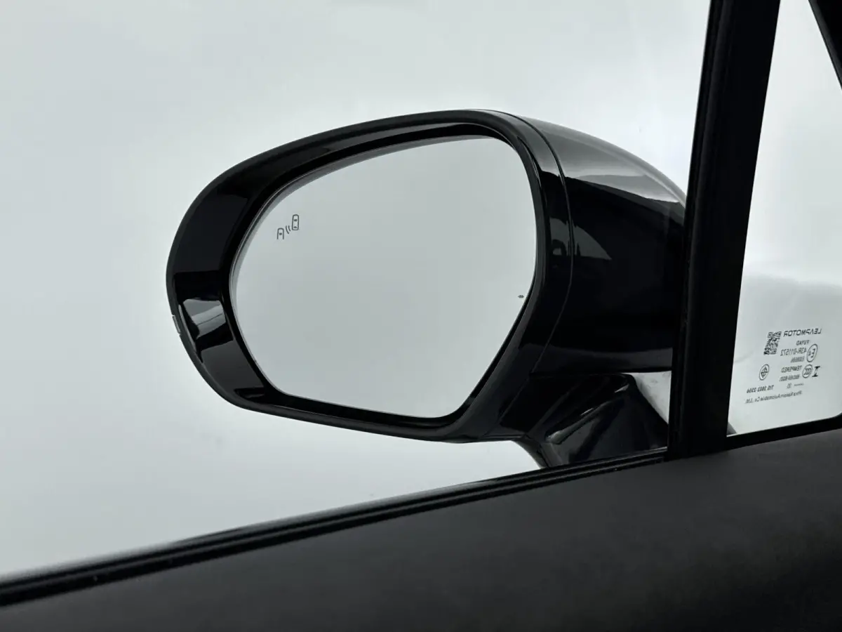 Design 69.9 kWh | All Season Banden | Stoel/Stuur Verwarming | Panoramadak | Navigatie|  Elektrische Achterklep