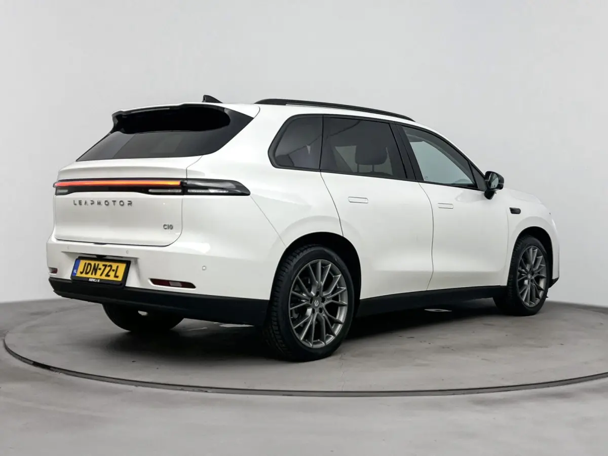 Design 69.9 kWh | All Season Banden | Stoel/Stuur Verwarming | Panoramadak | Navigatie|  Elektrische Achterklep