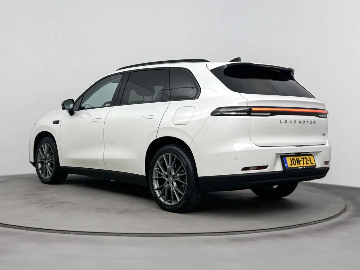 Design 69.9 kWh | All Season Banden | Stoel/Stuur Verwarming | Panoramadak | Navigatie|  Elektrische Achterklep