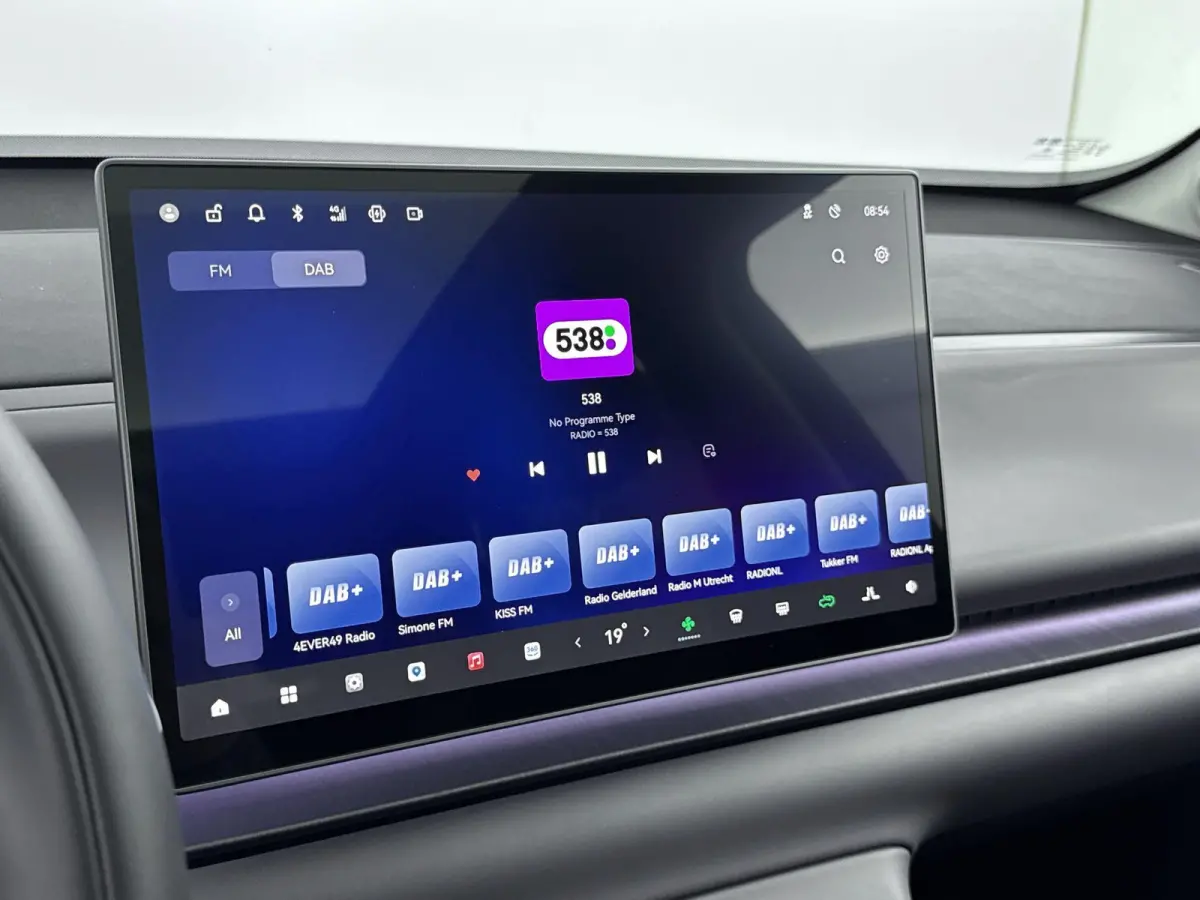Design 69.9 kWh | All Season Banden | Stoel/Stuur Verwarming | Panoramadak | Navigatie|  Elektrische Achterklep