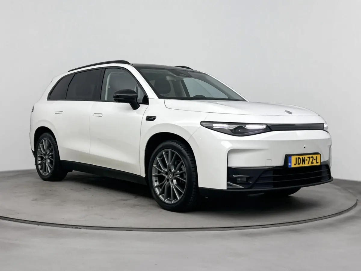 Design 69.9 kWh | All Season Banden | Stoel/Stuur Verwarming | Panoramadak | Navigatie|  Elektrische Achterklep