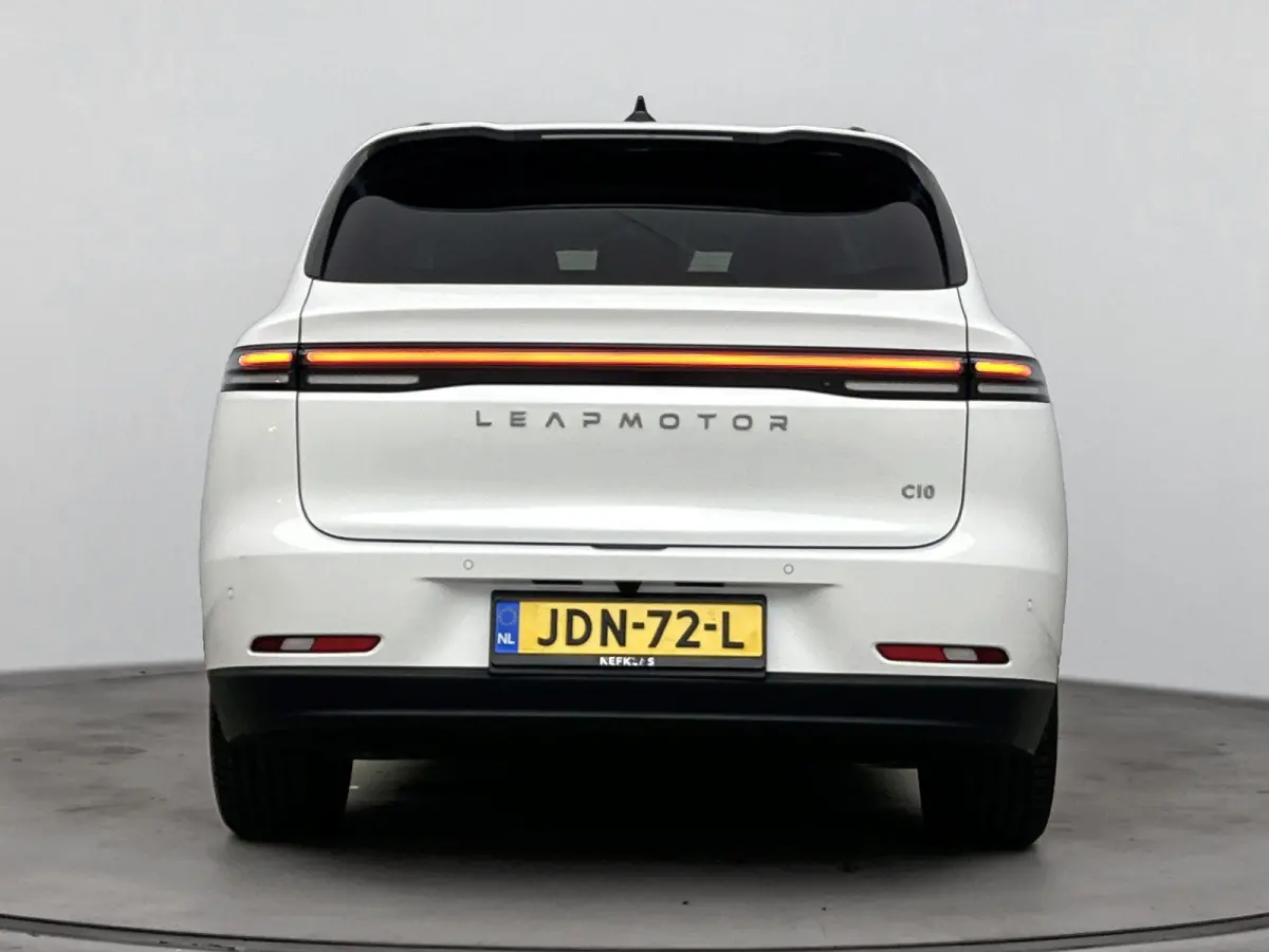 Design 69.9 kWh | All Season Banden | Stoel/Stuur Verwarming | Panoramadak | Navigatie|  Elektrische Achterklep