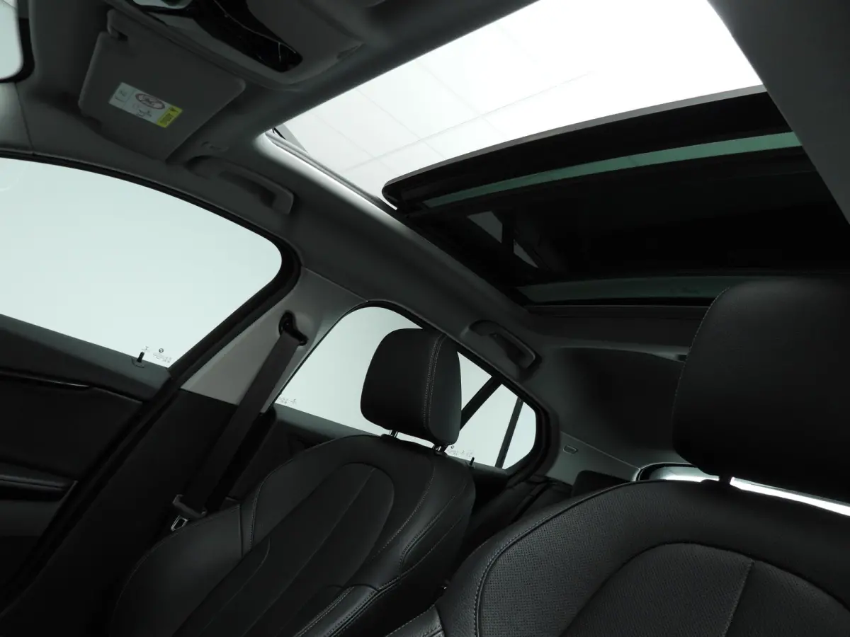 5-deurs 118i | LED | Leder | HUD | Schuifdak | Active cruise | Stoelverwarming | DAB | Hifi speakers | Alu 17 inch