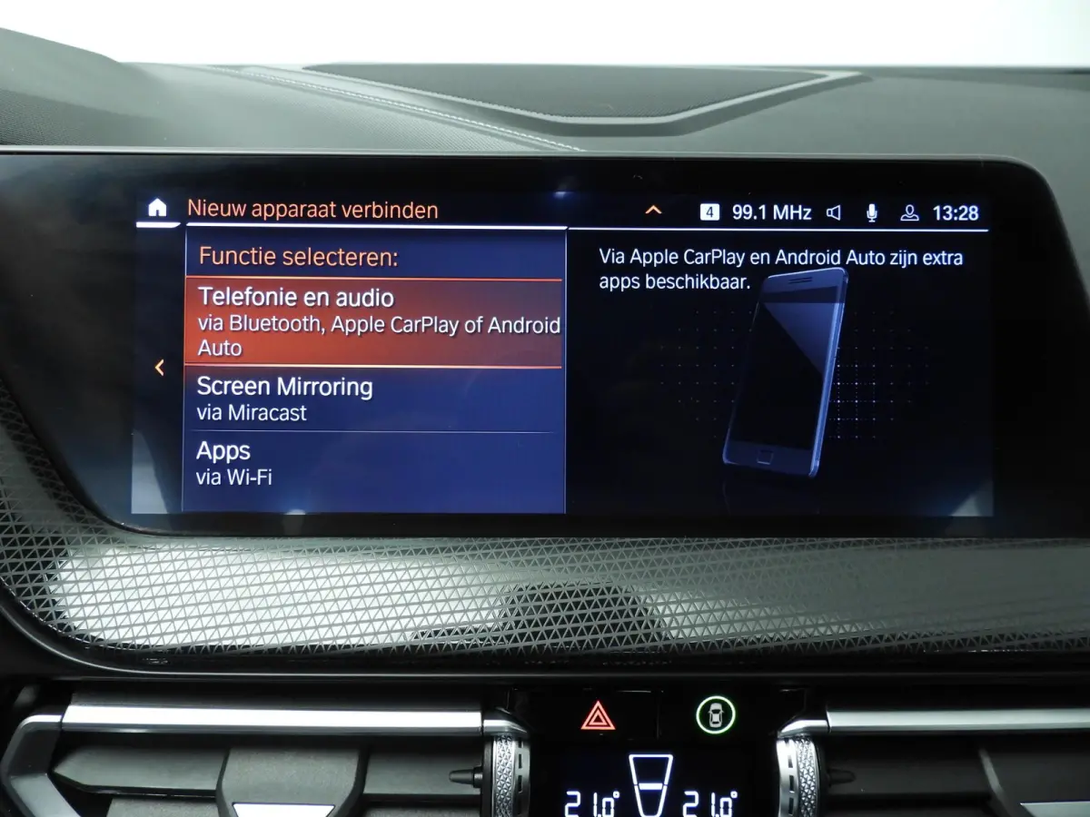 5-deurs 118i | LED | Leder | HUD | Schuifdak | Active cruise | Stoelverwarming | DAB | Hifi speakers | Alu 17 inch