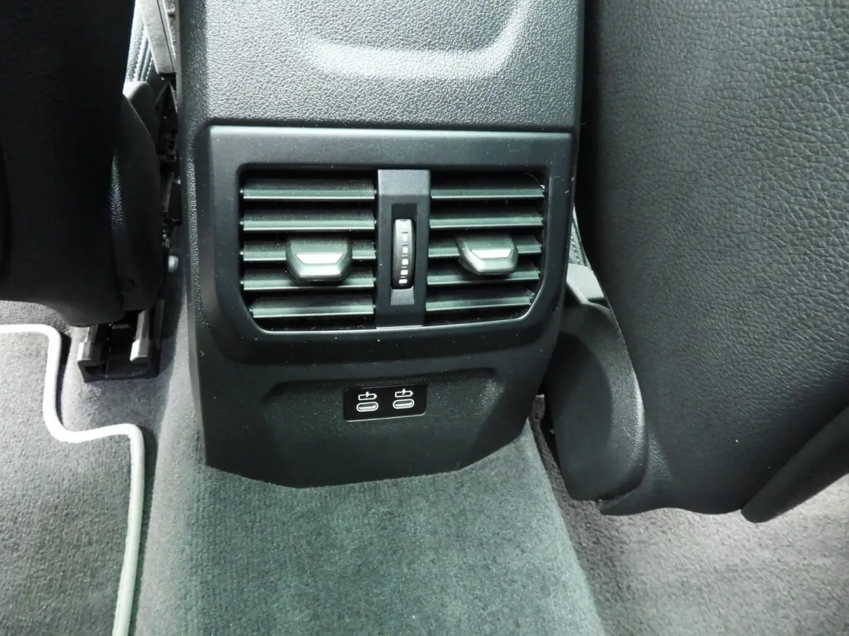 5-deurs 118i | LED | Leder | HUD | Schuifdak | Active cruise | Stoelverwarming | DAB | Hifi speakers | Alu 17 inch