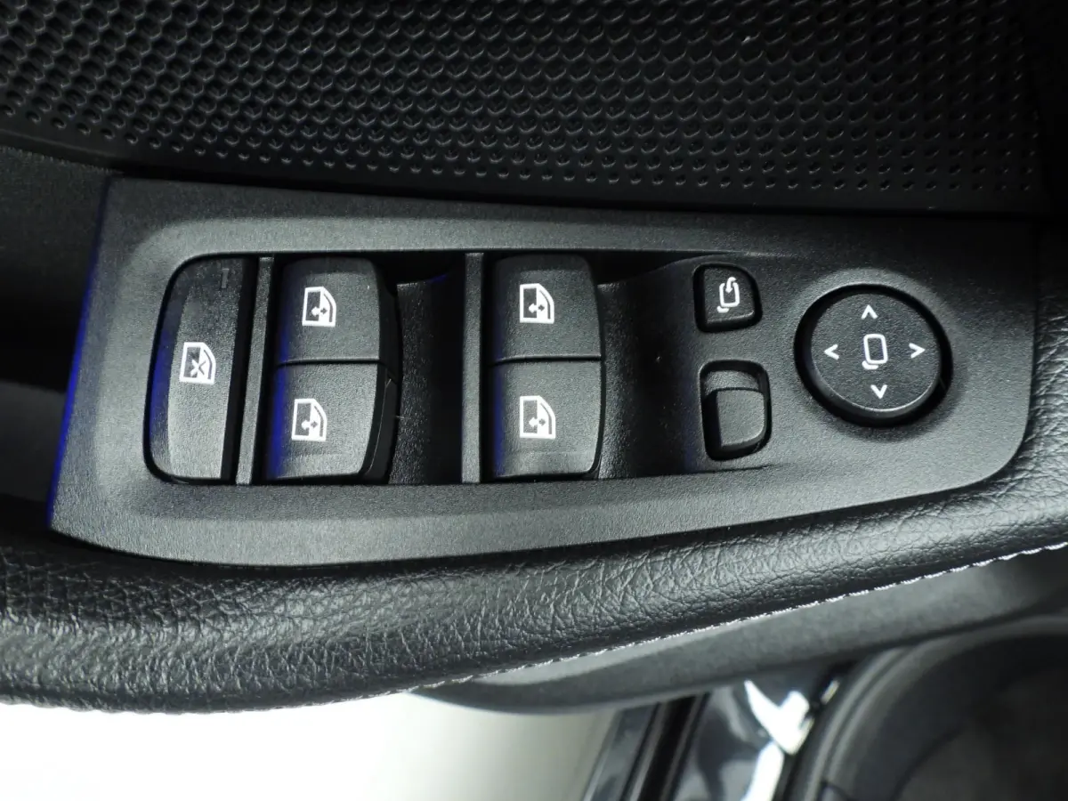 5-deurs 118i | LED | Leder | HUD | Schuifdak | Active cruise | Stoelverwarming | DAB | Hifi speakers | Alu 17 inch