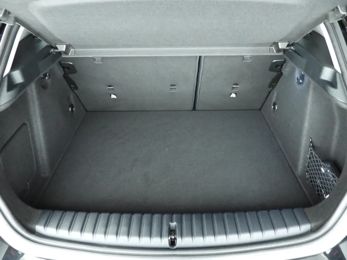 5-deurs 118i | LED | Leder | HUD | Schuifdak | Active cruise | Stoelverwarming | DAB | Hifi speakers | Alu 17 inch