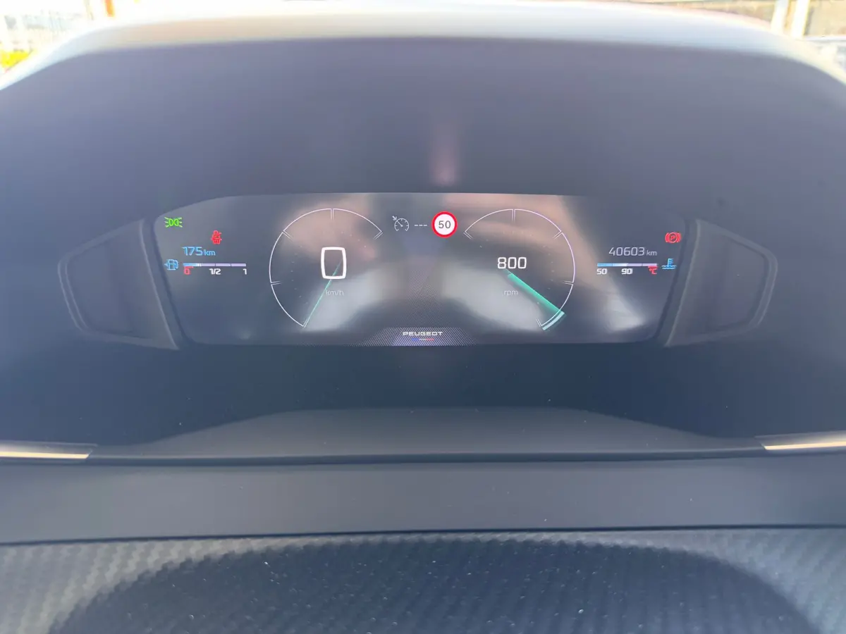 Allure 100PK | Camera | Navigatie | Keyless Entery / Start | Cruise Control | DAB | Apple Carplay / Android Auto | | Bluetooth telefoonvoorbereiding | Bots waarschuwing systeem | Hemelbekled