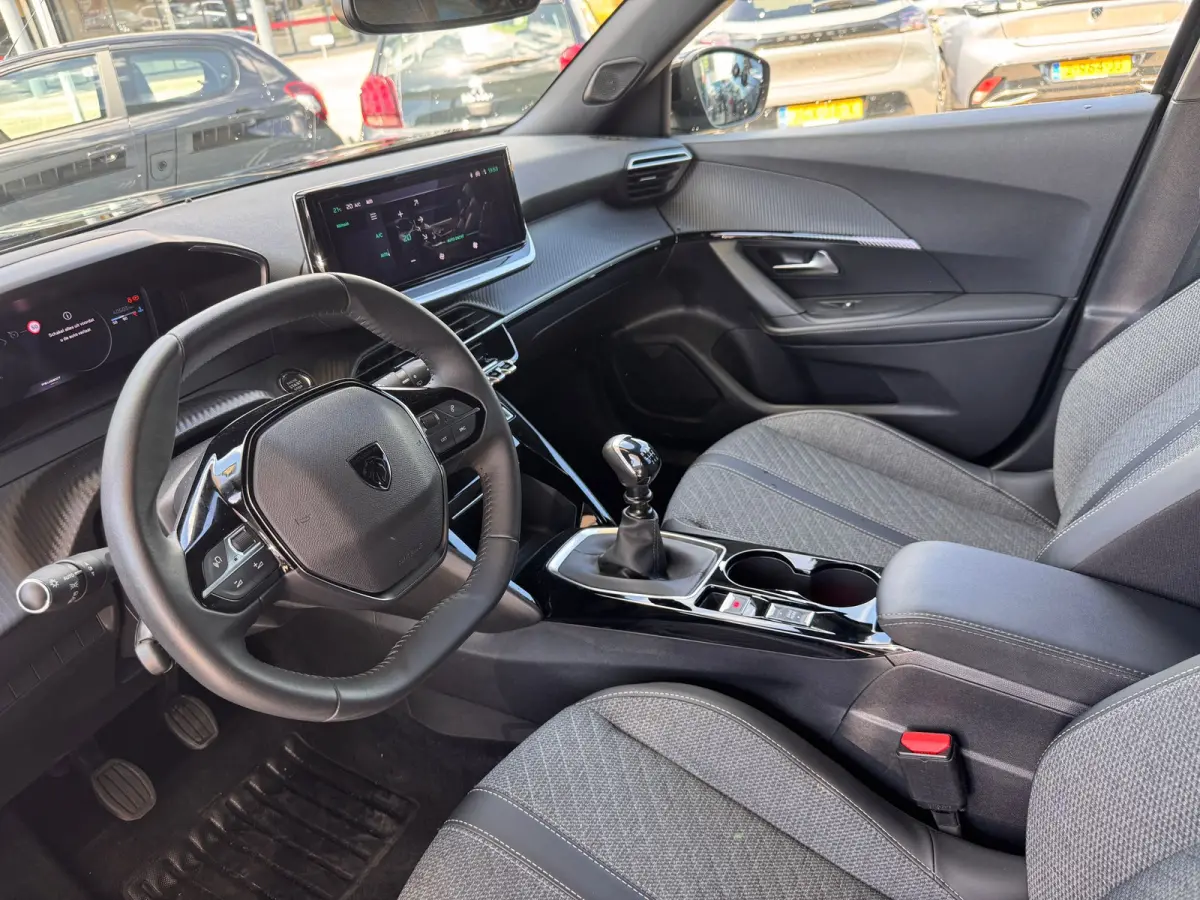 Allure 100PK | Camera | Navigatie | Keyless Entery / Start | Cruise Control | DAB | Apple Carplay / Android Auto | | Bluetooth telefoonvoorbereiding | Bots waarschuwing systeem | Hemelbekled