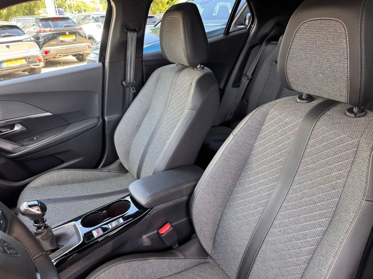 Allure 100PK | Camera | Navigatie | Keyless Entery / Start | Cruise Control | DAB | Apple Carplay / Android Auto | | Bluetooth telefoonvoorbereiding | Bots waarschuwing systeem | Hemelbekled