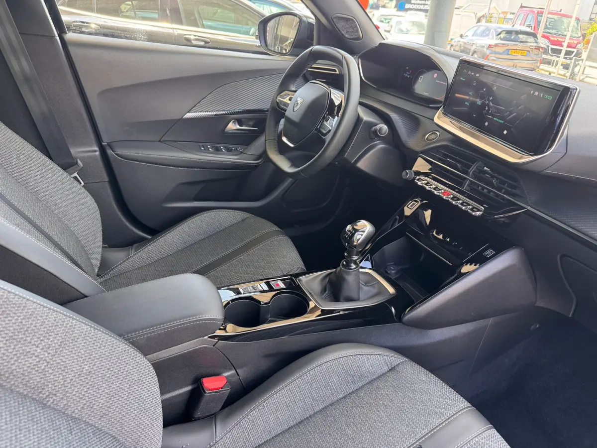 Allure 100PK | Camera | Navigatie | Keyless Entery / Start | Cruise Control | DAB | Apple Carplay / Android Auto | | Bluetooth telefoonvoorbereiding | Bots waarschuwing systeem | Hemelbekled