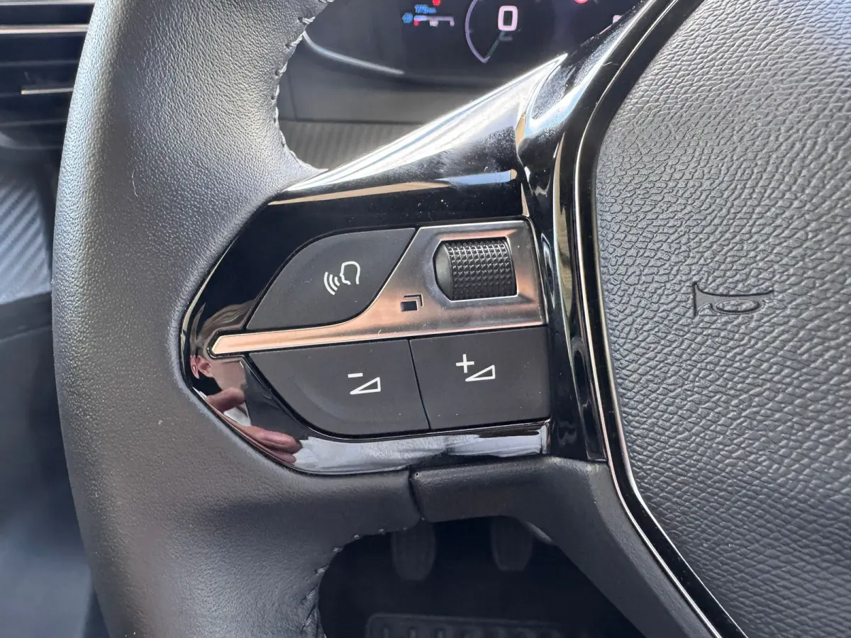 Allure 100PK | Camera | Navigatie | Keyless Entery / Start | Cruise Control | DAB | Apple Carplay / Android Auto | | Bluetooth telefoonvoorbereiding | Bots waarschuwing systeem | Hemelbekled