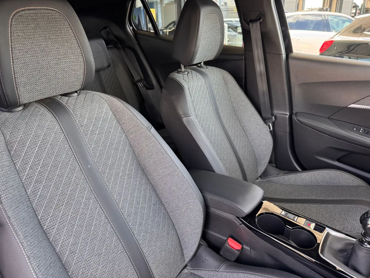 Allure 100PK | Camera | Navigatie | Keyless Entery / Start | Cruise Control | DAB | Apple Carplay / Android Auto | | Bluetooth telefoonvoorbereiding | Bots waarschuwing systeem | Hemelbekled