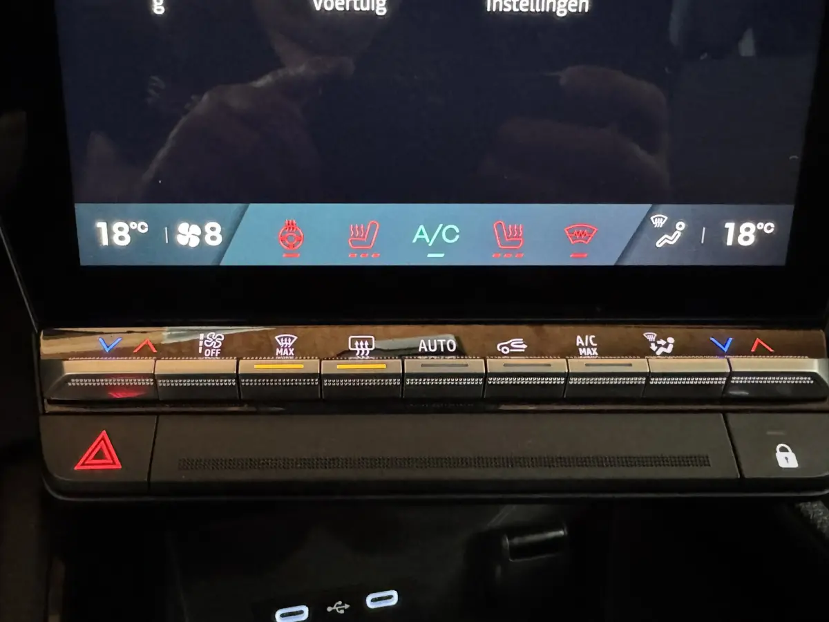 1.2 E-Tech full hybrid 200 Techno Digital Dash Camera+Pdc Stoel/stuur/voorruitverwarming Carplay Cllima