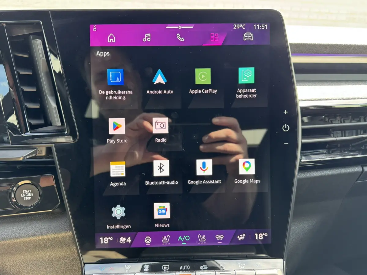 1.2 E-Tech full hybrid 200 Techno Digital Dash Camera+Pdc Stoel/stuur/voorruitverwarming Carplay Cllima