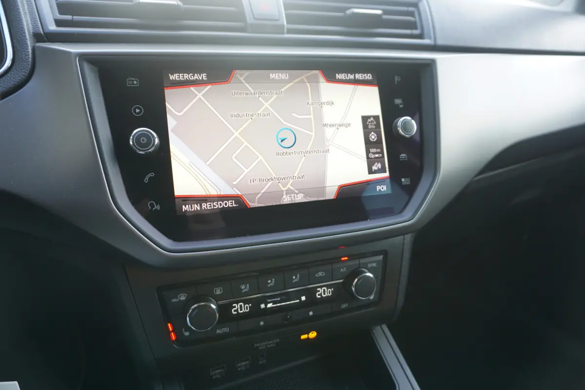 1.0 TSI DSG Style Intense 115 PK | CAMERA | BEATS |STOELVERW. | CARPLAY / NAVI | CLIMATE |