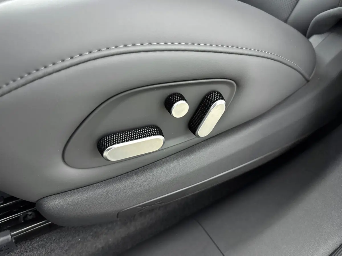RWD Long Range 80.8 kWh Nieuw Model | Trekhaak | Apple Carplay