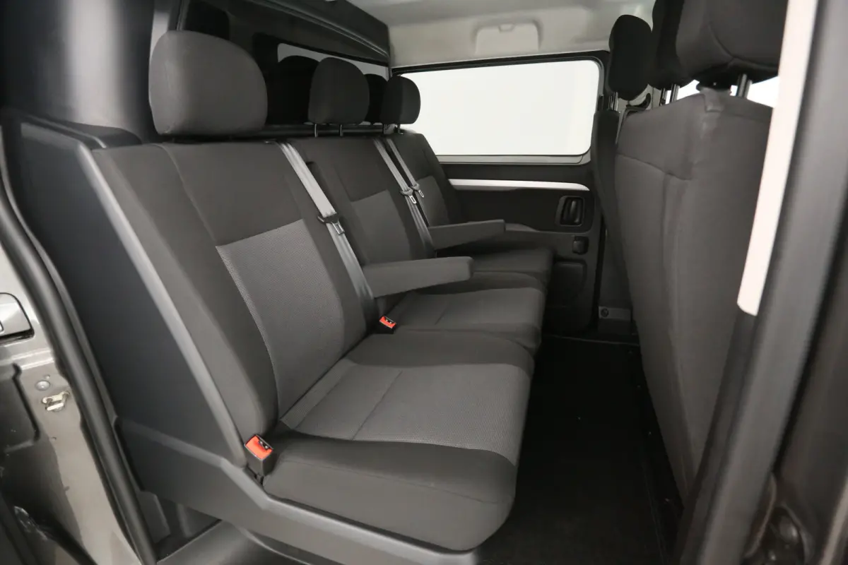 2.0 D-4D L3H1 | Marge | DC | 6 Zits | Airco | Camera | Cruise | Trekhaak | 2xSchuifdeur | Carplay
