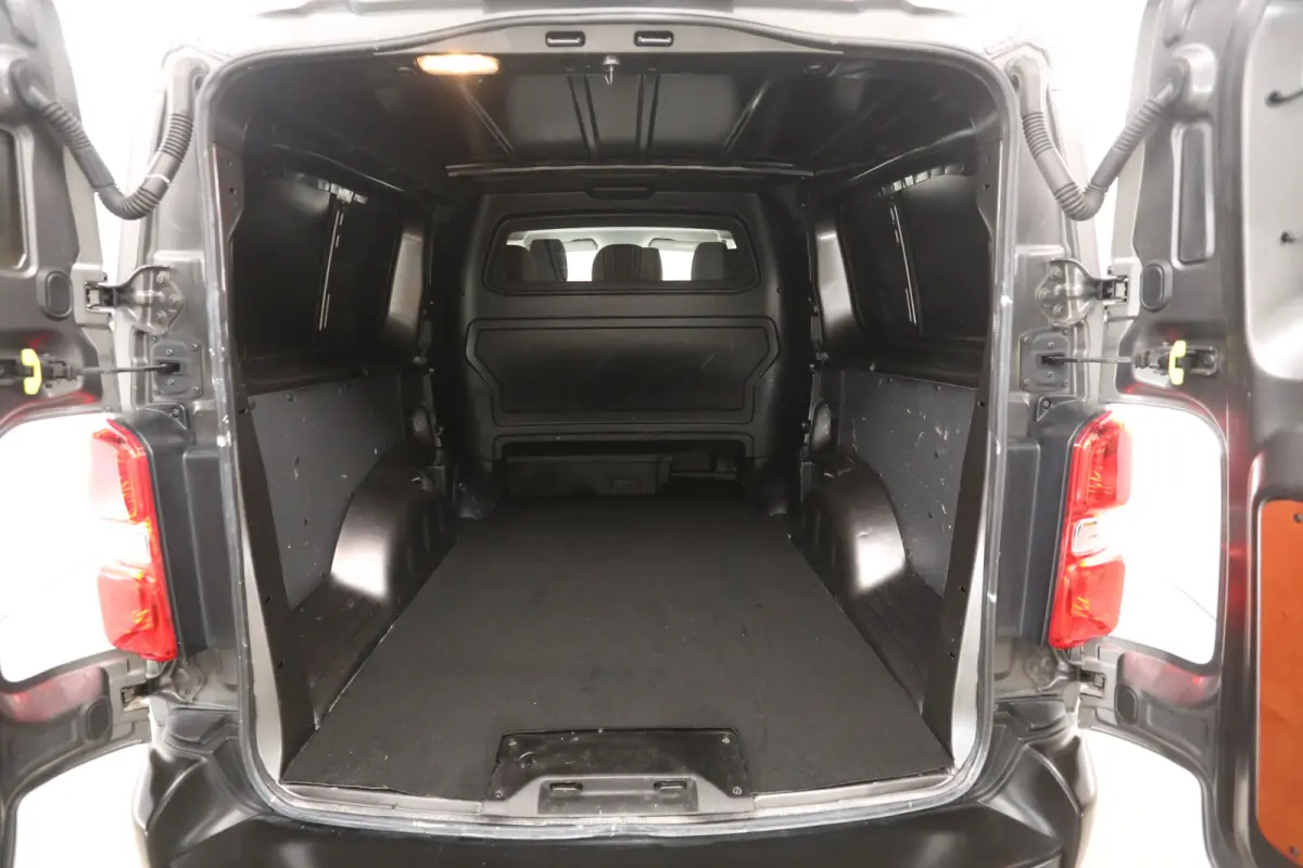 2.0 D-4D L3H1 | Marge | DC | 6 Zits | Airco | Camera | Cruise | Trekhaak | 2xSchuifdeur | Carplay