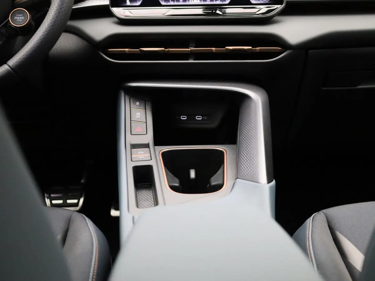 1.5 TSI e-Hybrid Business | PANORAMADAK | TREKHAAK | CAMERA | STOEL-STUURWIELVERWARMING | APPLE CARPLAY-ANDRIOD AUTO