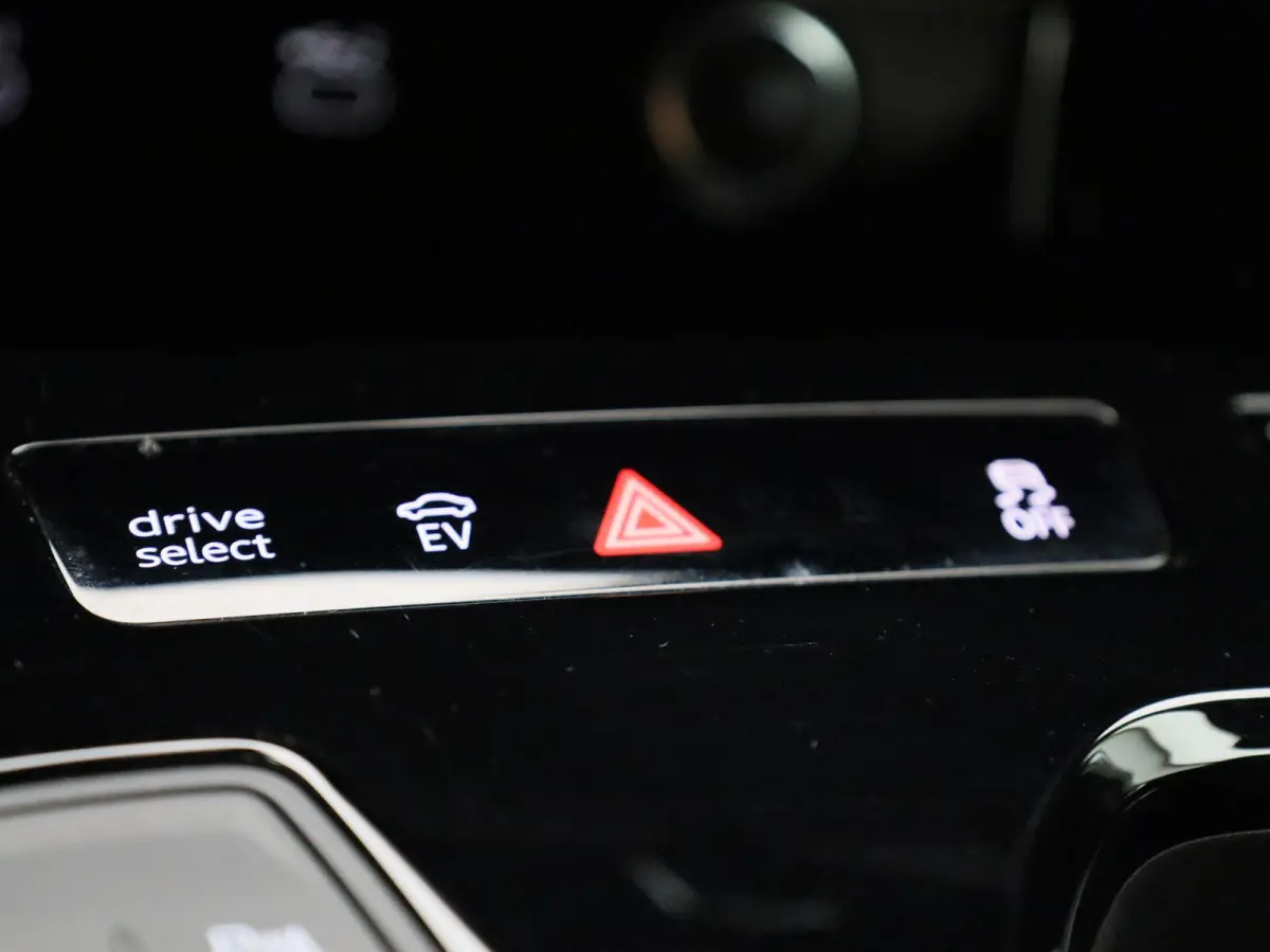 Avant 2.0 quattro S edition | Adaptive cruise control | Climate control | Achteruitrijcamera | Elekt. verstelbare voorstoelen | Stoelverarming | Smartphone interface | Privacy glas | Trekhaa