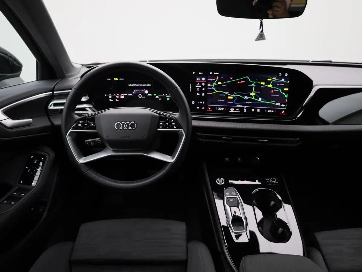 Avant 2.0 quattro S edition | Adaptive cruise control | Climate control | Achteruitrijcamera | Elekt. verstelbare voorstoelen | Stoelverarming | Smartphone interface | Privacy glas | Trekhaa