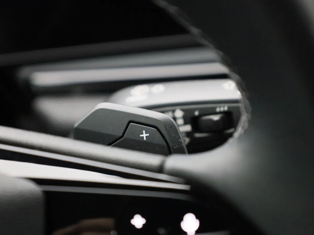 Avant 2.0 quattro S edition | Adaptive cruise control | Climate control | Achteruitrijcamera | Elekt. verstelbare voorstoelen | Stoelverarming | Smartphone interface | Privacy glas | Trekhaa