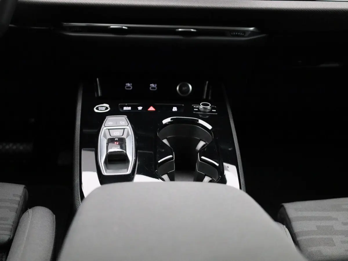 Avant 2.0 quattro S edition | Adaptive cruise control | Climate control | Achteruitrijcamera | Elekt. verstelbare voorstoelen | Stoelverarming | Smartphone interface | Privacy glas | Trekhaa