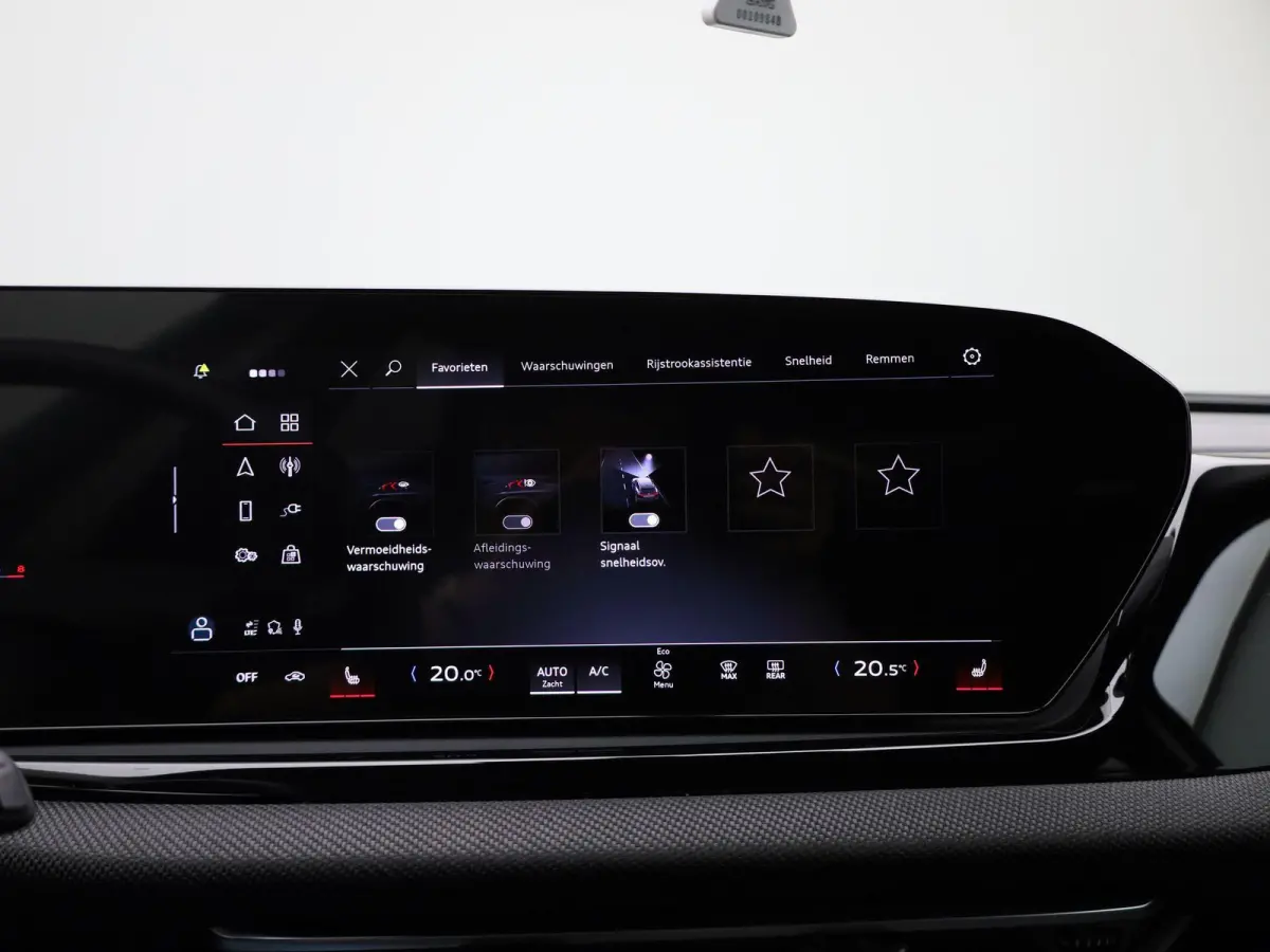 Avant 2.0 quattro S edition | Adaptive cruise control | Climate control | Achteruitrijcamera | Elekt. verstelbare voorstoelen | Stoelverarming | Smartphone interface | Privacy glas | Trekhaa