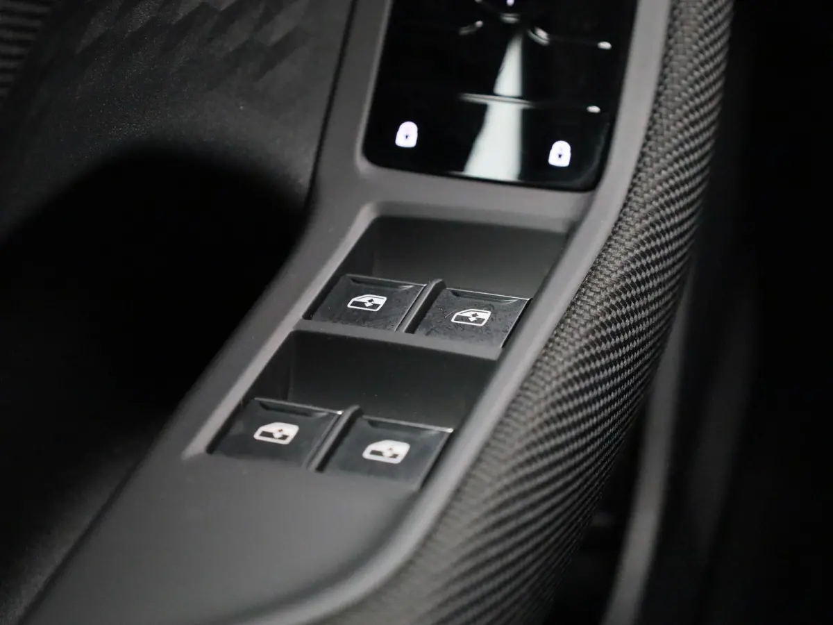 Avant 2.0 quattro S edition | Adaptive cruise control | Climate control | Achteruitrijcamera | Elekt. verstelbare voorstoelen | Stoelverarming | Smartphone interface | Privacy glas | Trekhaa