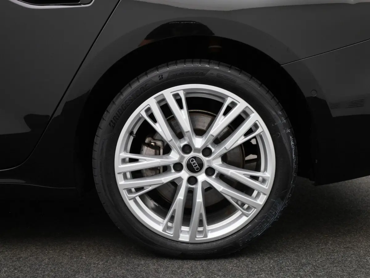 Avant 2.0 quattro S edition | Adaptive cruise control | Climate control | Achteruitrijcamera | Elekt. verstelbare voorstoelen | Stoelverarming | Smartphone interface | Privacy glas | Trekhaa