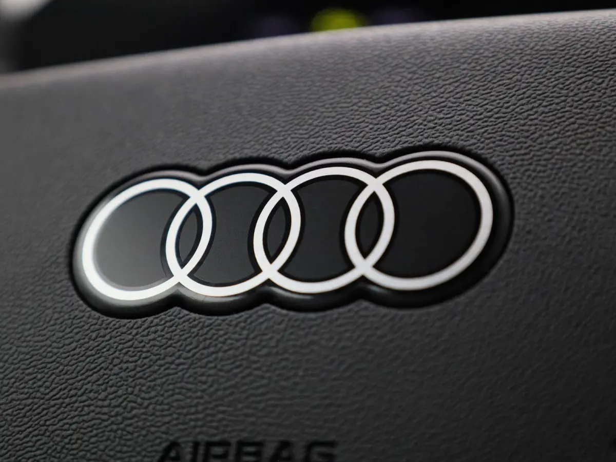 Avant 2.0 quattro S edition | Adaptive cruise control | Climate control | Achteruitrijcamera | Elekt. verstelbare voorstoelen | Stoelverarming | Smartphone interface | Privacy glas | Trekhaa