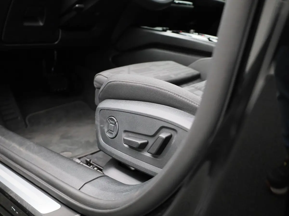 Avant 2.0 quattro S edition | Adaptive cruise control | Climate control | Achteruitrijcamera | Elekt. verstelbare voorstoelen | Stoelverarming | Smartphone interface | Privacy glas | Trekhaa