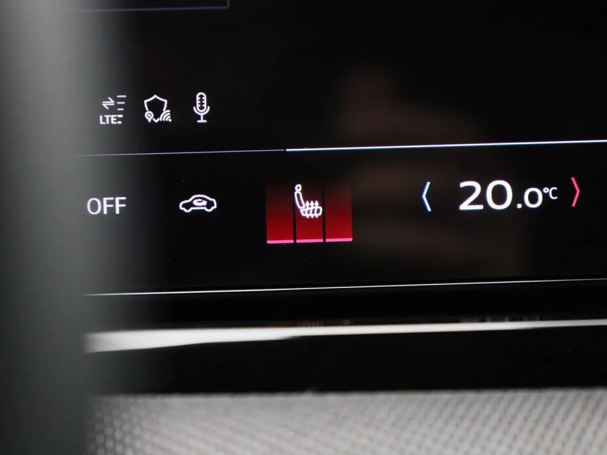 Avant 2.0 quattro S edition | Adaptive cruise control | Climate control | Achteruitrijcamera | Elekt. verstelbare voorstoelen | Stoelverarming | Smartphone interface | Privacy glas | Trekhaa