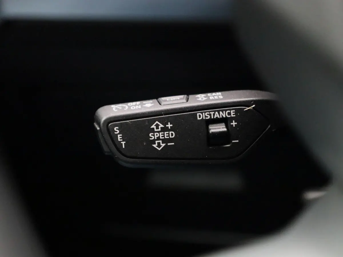 Avant 2.0 quattro S edition | Adaptive cruise control | Climate control | Achteruitrijcamera | Elekt. verstelbare voorstoelen | Stoelverarming | Smartphone interface | Privacy glas | Trekhaa