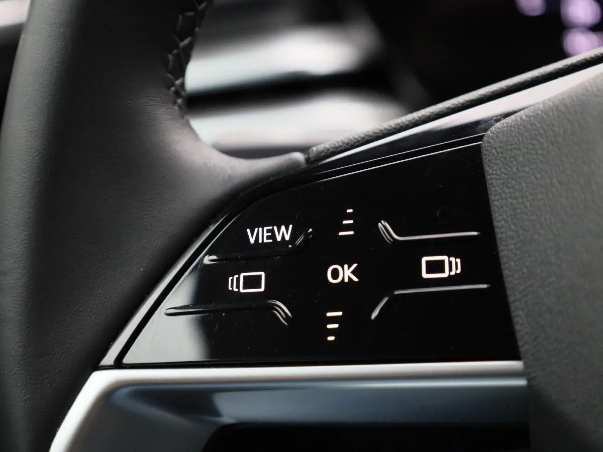Avant 2.0 quattro S edition | Adaptive cruise control | Climate control | Achteruitrijcamera | Elekt. verstelbare voorstoelen | Stoelverarming | Smartphone interface | Privacy glas | Trekhaa