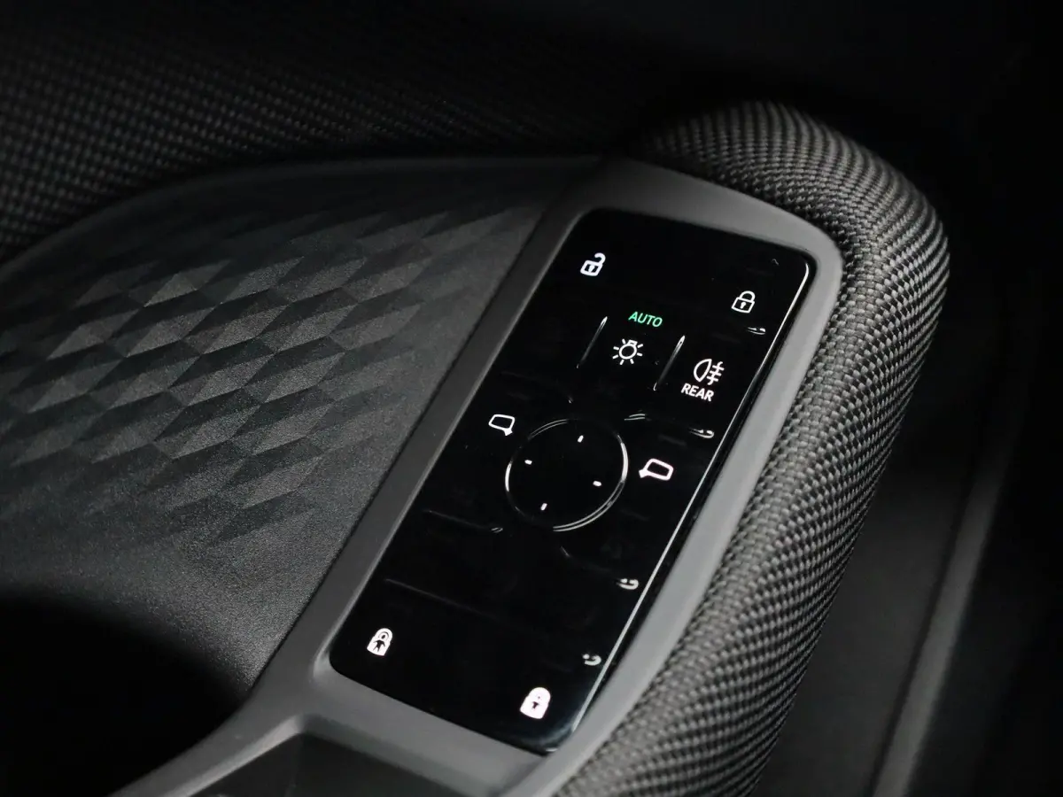 Avant 2.0 quattro S edition | Adaptive cruise control | Climate control | Achteruitrijcamera | Elekt. verstelbare voorstoelen | Stoelverarming | Smartphone interface | Privacy glas | Trekhaa