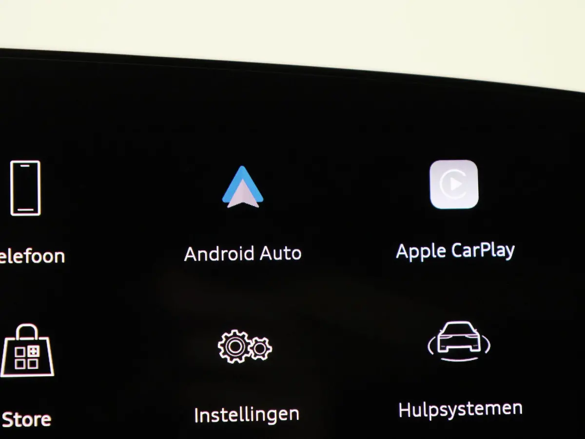 Avant 2.0 quattro S edition | Adaptive cruise control | Climate control | Achteruitrijcamera | Elekt. verstelbare voorstoelen | Stoelverarming | Smartphone interface | Privacy glas | Trekhaa