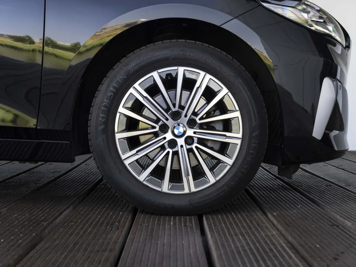 218i | Luxury Line | Premium Pack | Comfort Pack | 17 inch | Comfort Access | Achteruitrijcamera | Sportstoelen | Trekhaak